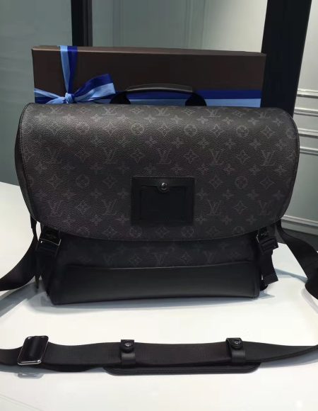 Louis Vuitton Messenger MM Voyager