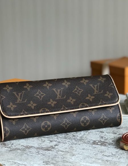 LOUIS VUITTON Pochette Twin Gm Shoulder Bag