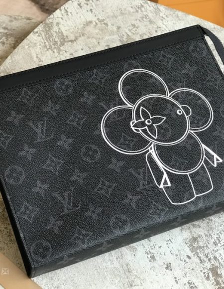 LOUIS VUITTON POCHETTE