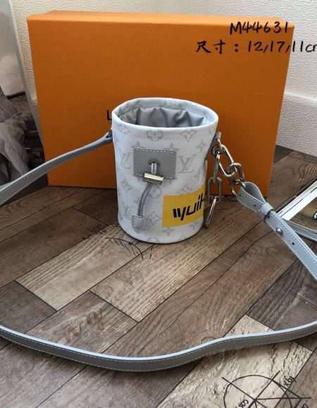 Louis Vuitton CHALK BAG