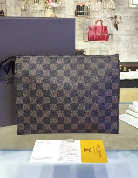 Louis Vuitton TOILETRY POUCH 26