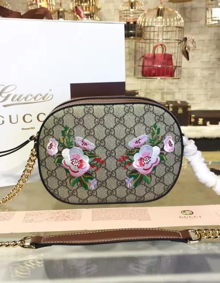 Gucci GG Supreme mini chain bag