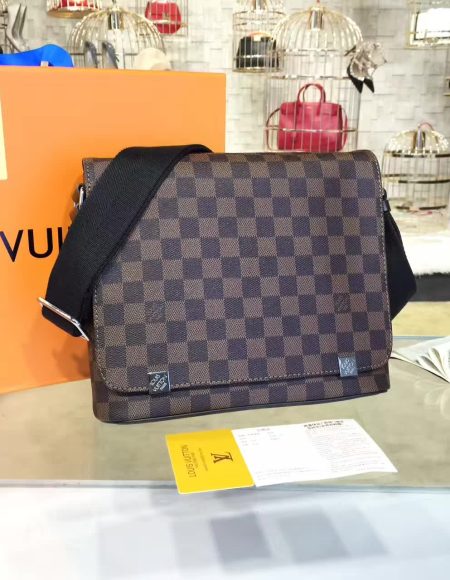 Louis Vuitton DISTRICT