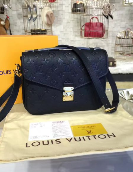 Louis Vuitton Pochette Metis Black