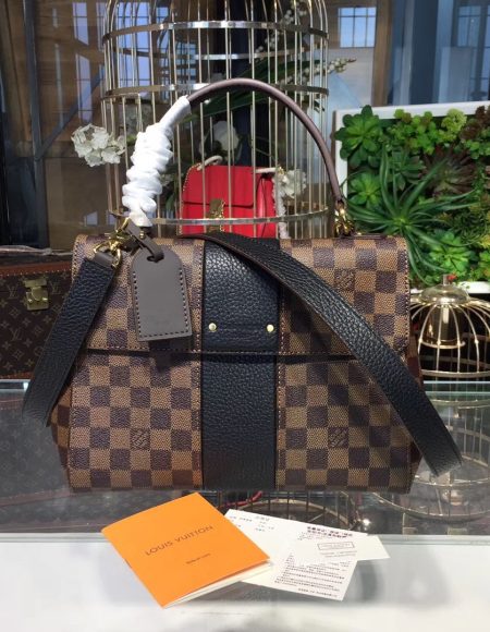 LOUIS VUITTON Kasai