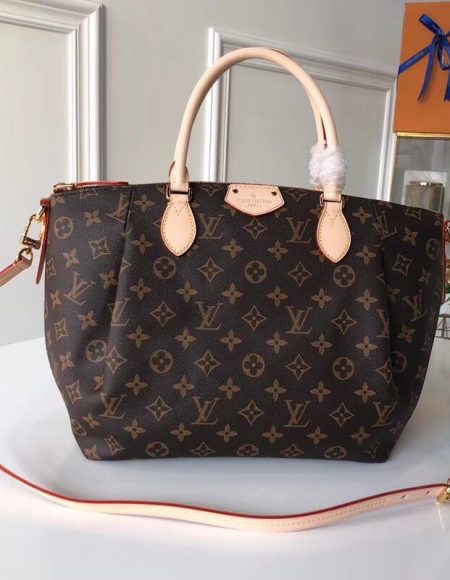 LOUIS VUITTON Turenne
