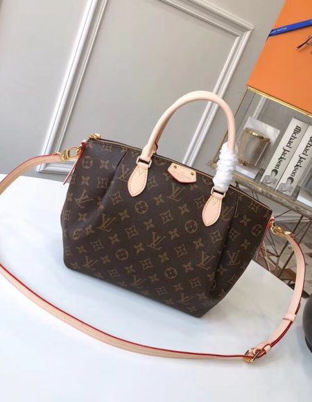 LOUIS VUITTON Turenne