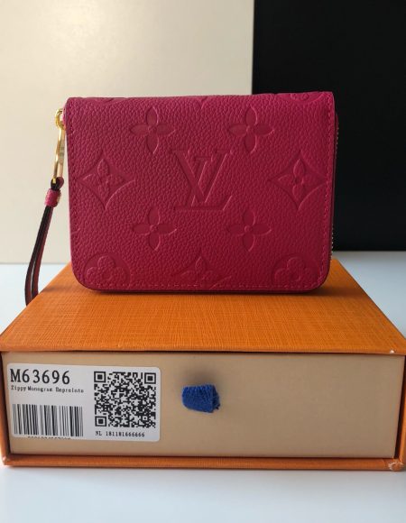 LOUIS VUITTON zippy