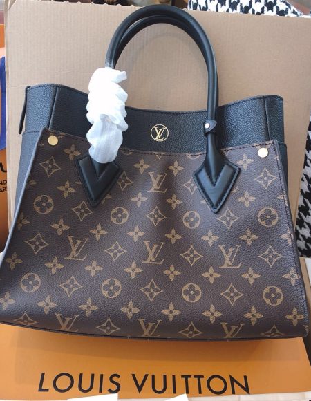 Louis Vuitton ON MY SIDE