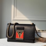 LOUIS VUITTON POCHETTE