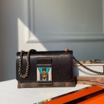 LOUIS VUITTON POCHETTE