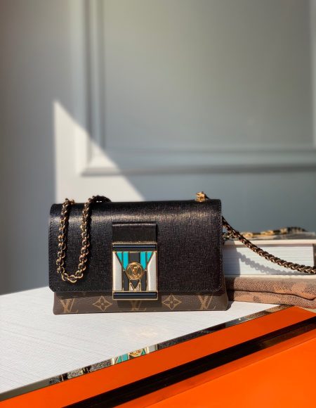 LOUIS VUITTON POCHETTE
