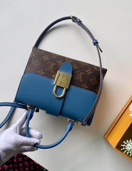 LOUIS VUITTON shoulder bag