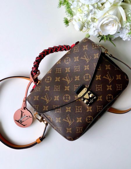 LOUIS VUITTON Pochette Metis