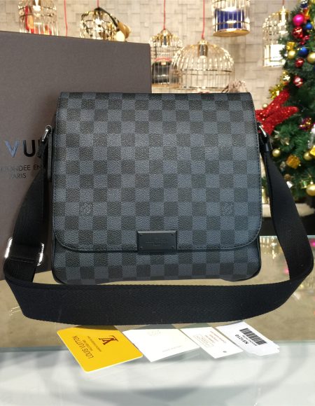 LOUIS VUITTON DISTRICT PM