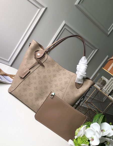 LOUIS VUITTON HINA