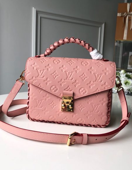 LOUIS VUITTON Pochette Metis