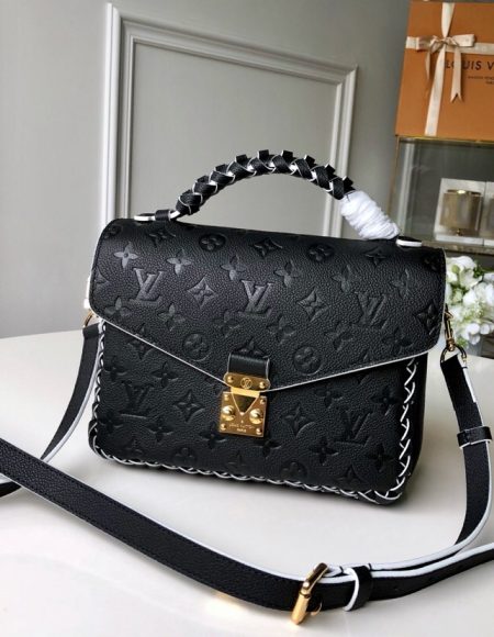 LOUIS VUITTON Pochette Metis