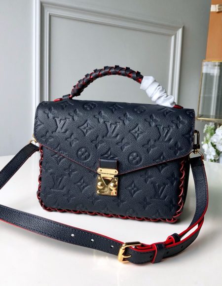 LOUIS VUITTON Pochette Metis