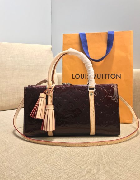 Louis Vuitton NEO TRIANGL