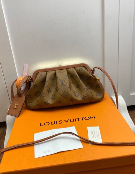 Louis Vuitton BOURSICOT