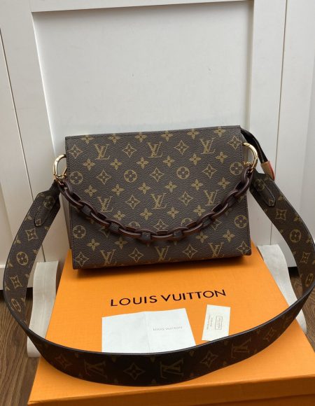 Louis Vuitton MONOGRAM