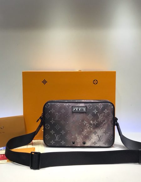 LOUIS VUITTON VOYAGE shoulder bag