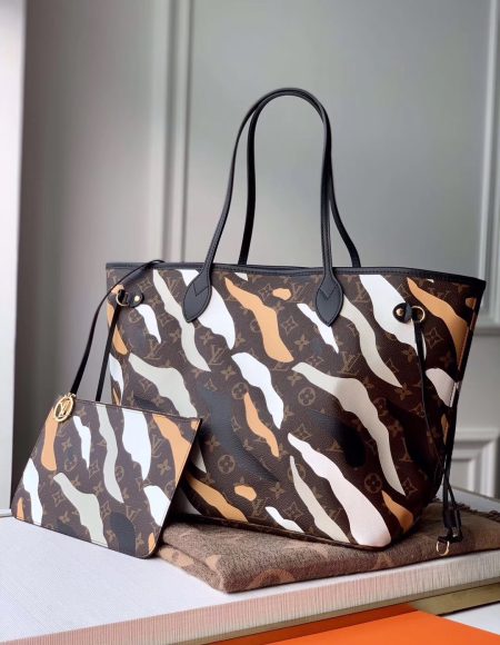 LOUIS VUITTON Neverfull