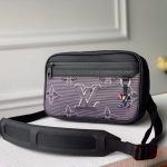 LOUIS VUITTON Shoulder Bags