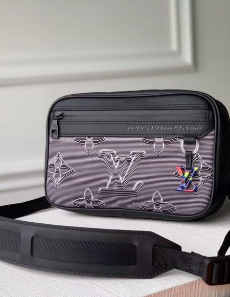 LOUIS VUITTON Shoulder Bags