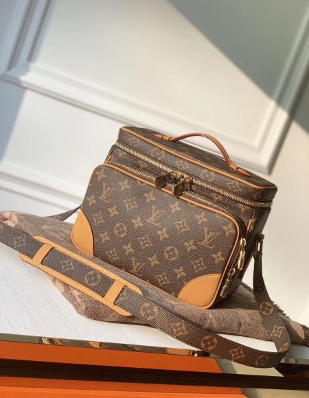 LOUIS VUITTON Camera bag