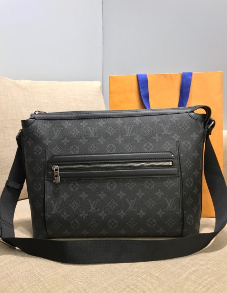 LOUIS VUITTON Odyssey