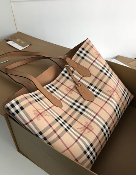 Burberry Shopping bag