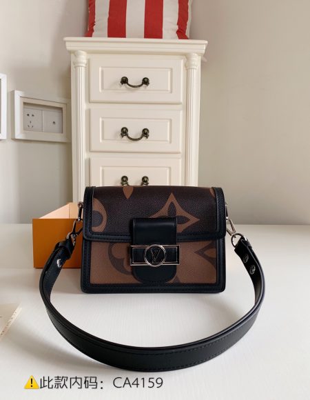 Louis Vuitton DAUPHINE
