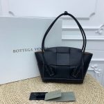 BOTTEGA VENETA Handbag