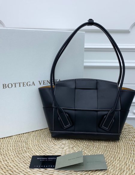 BOTTEGA VENETA Handbag