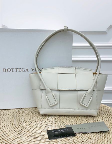 BOTTEGA VENETA Handbag