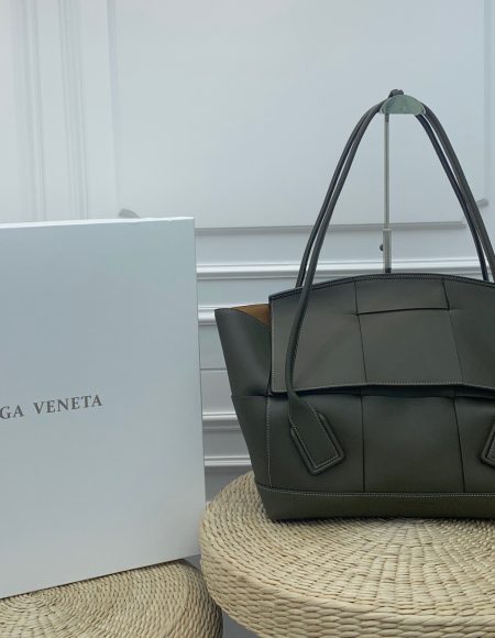 BOTTEGA VENETA Handbag
