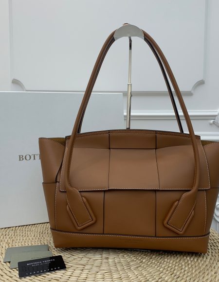 BOTTEGA VENETA Handbag