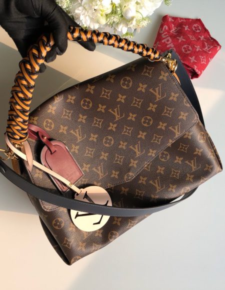 Louis Vuitton BEAUBOURG MM