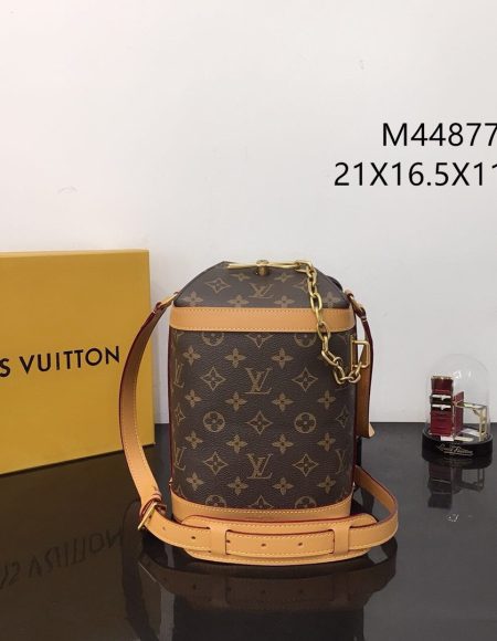 Louis Vuitton Shoulder Bags