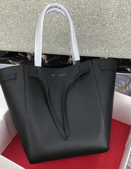 Celine Cabas Phantom