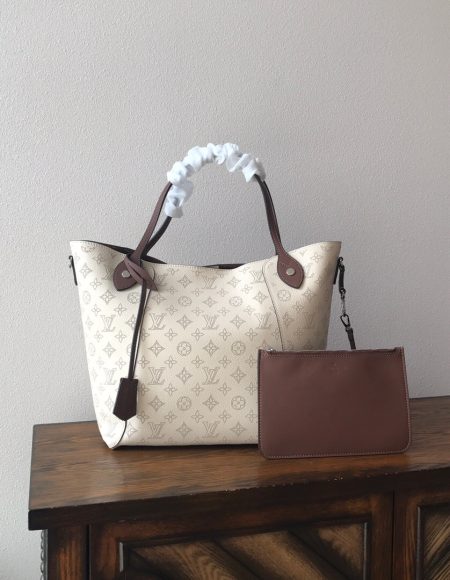 LOUIS VUITTON HINA