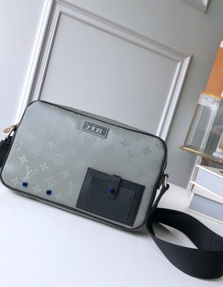 LOUIS VUITTON MESSENGER