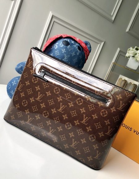 LOUIS VUITTON Pochette Cosmos