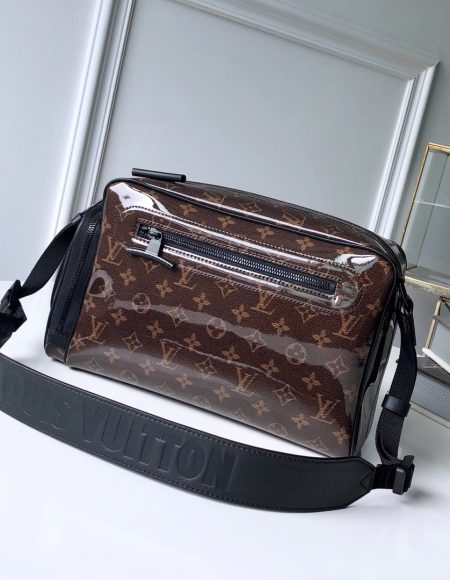 LOUIS VUITTON Camera Bag