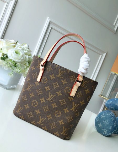 LOUIS VUITTON Handbag