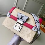 Louis Vuitton wynwood Bags