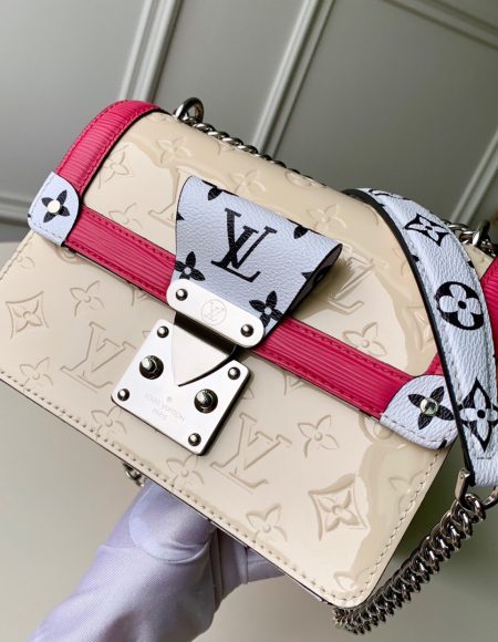 Louis Vuitton wynwood Bags