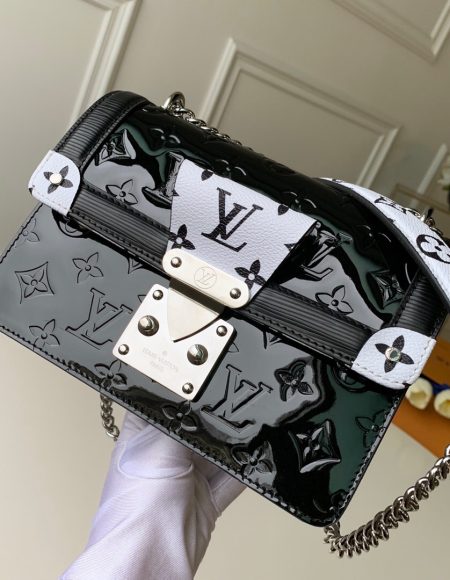 Louis Vuitton wynwood Bags